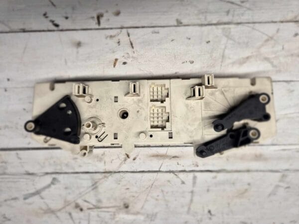 CLIMATE CONTROL PANEL MAN 81619906061 2005 02 min