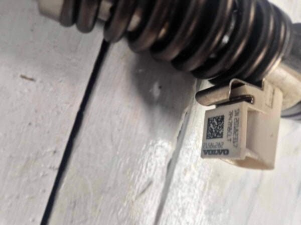 INJECTOR VOLVO DXI11 21586282 02 rotated 1