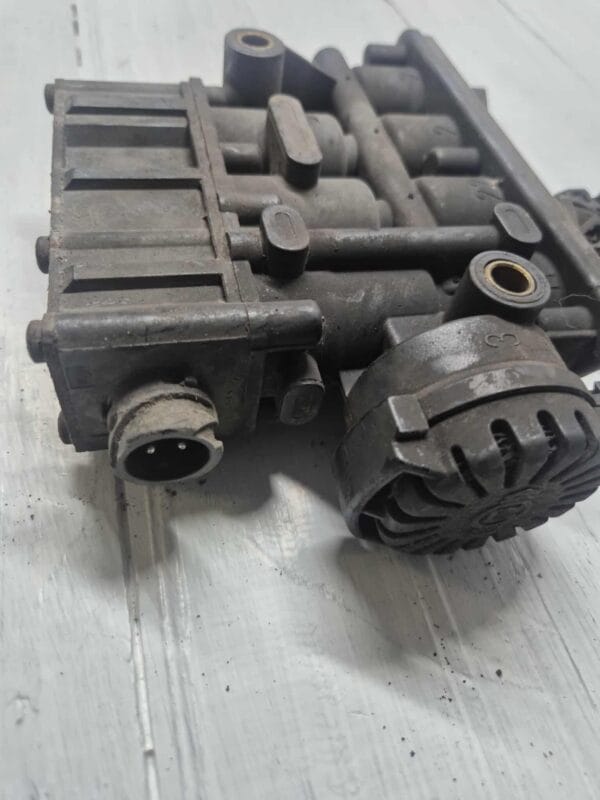 ECAS SOLENOID VALVE VOLVO 21083657