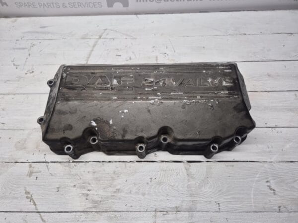 engine valve cover 1319558 01