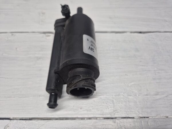 man windscreen wacher pump 81264856033 152055 01