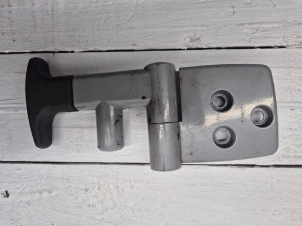 sleeper bracket catch man tga 2005 81621580046 81621580057 01
