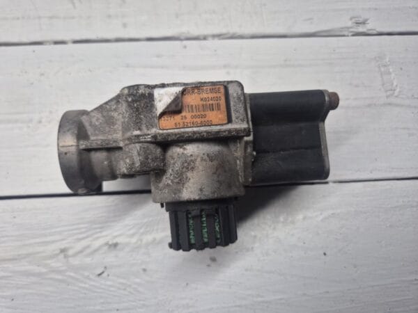 man tgx eev compressor control valve 51521606000 01