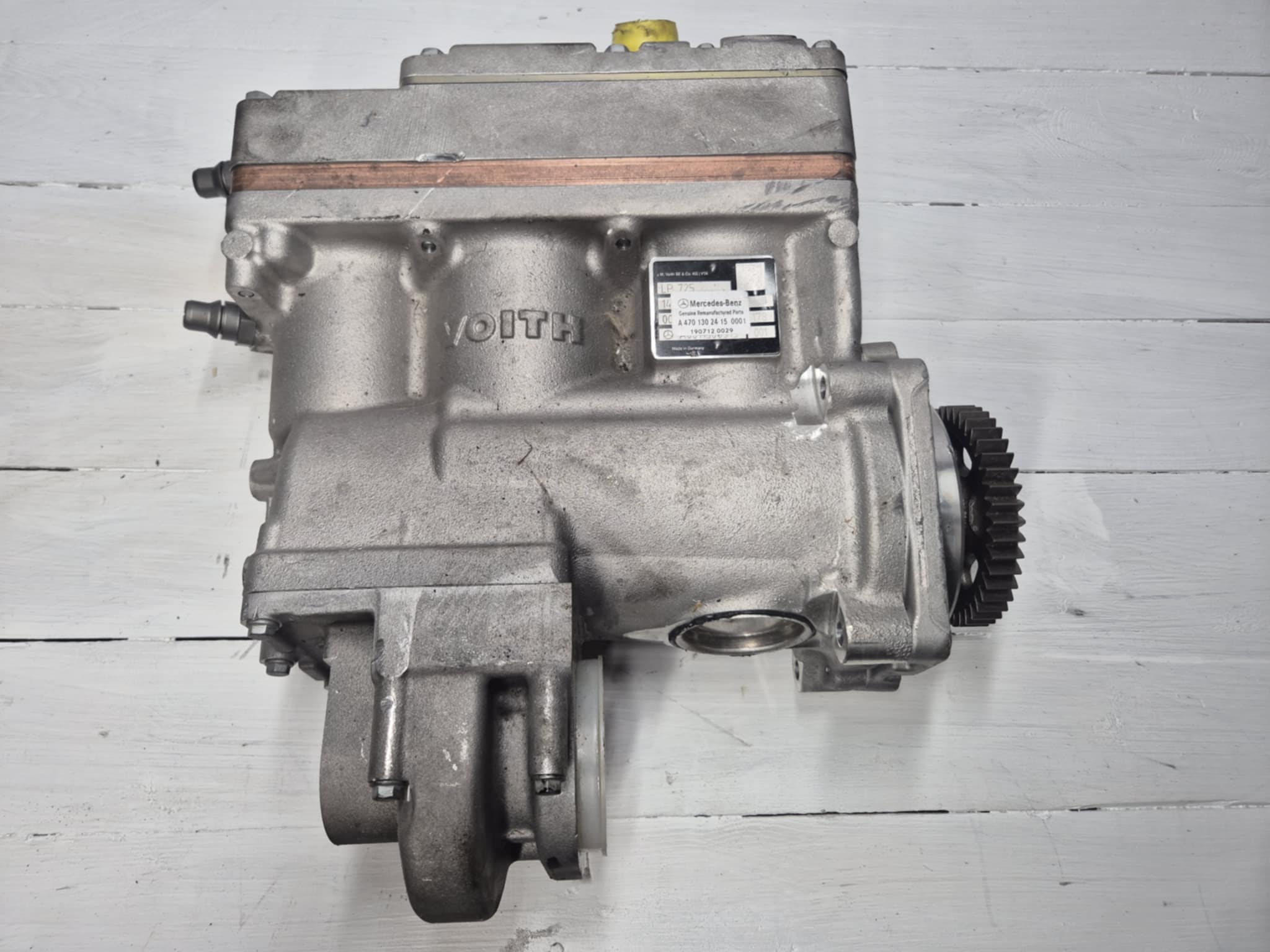 MERCEDES AIR COMPRESSOR