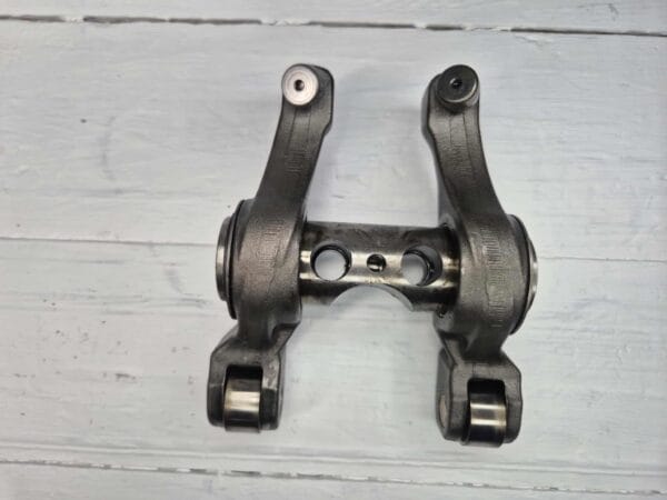ROCKER ARM WITH SHAFT MAN 51042006122