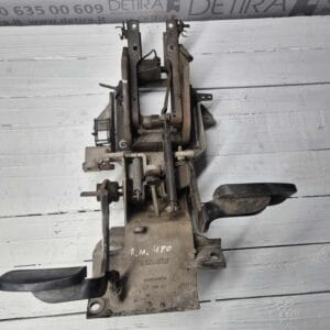 PEDAL ASSEMBLY RENAULT 5600201576