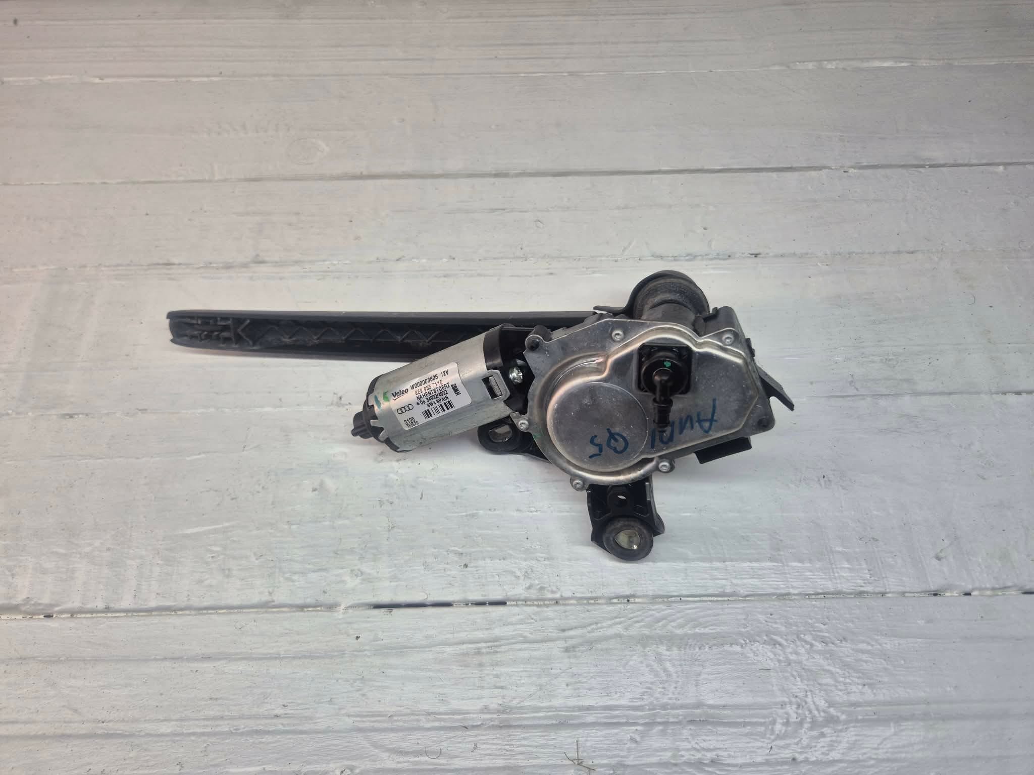 8E955711E-23025745-rear-windscreen-wiper-motor-AUDI-Q5-01 REAR WINDOW WIPER MOTOR 23025745