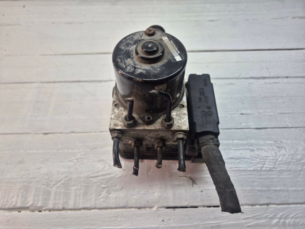 VW TUAREG ABS PUMP 2006