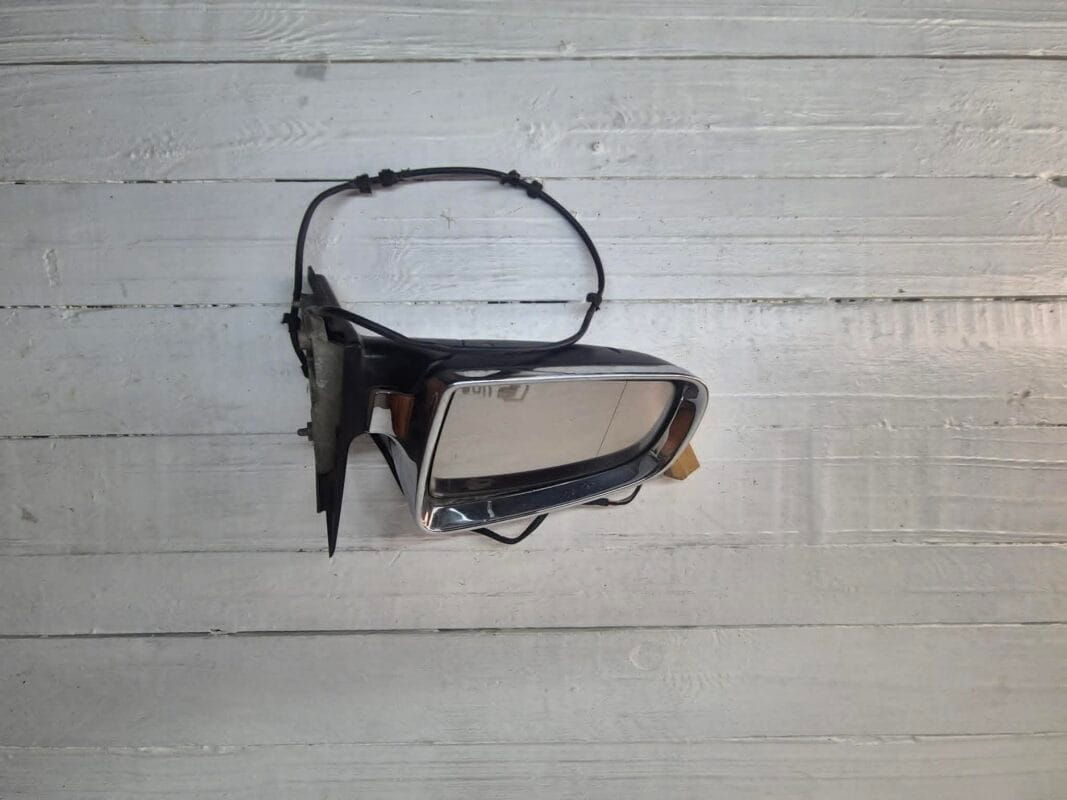 Audi A4 S4 B6 8E 8HREAR SIDE MIRROR 010681 01 |