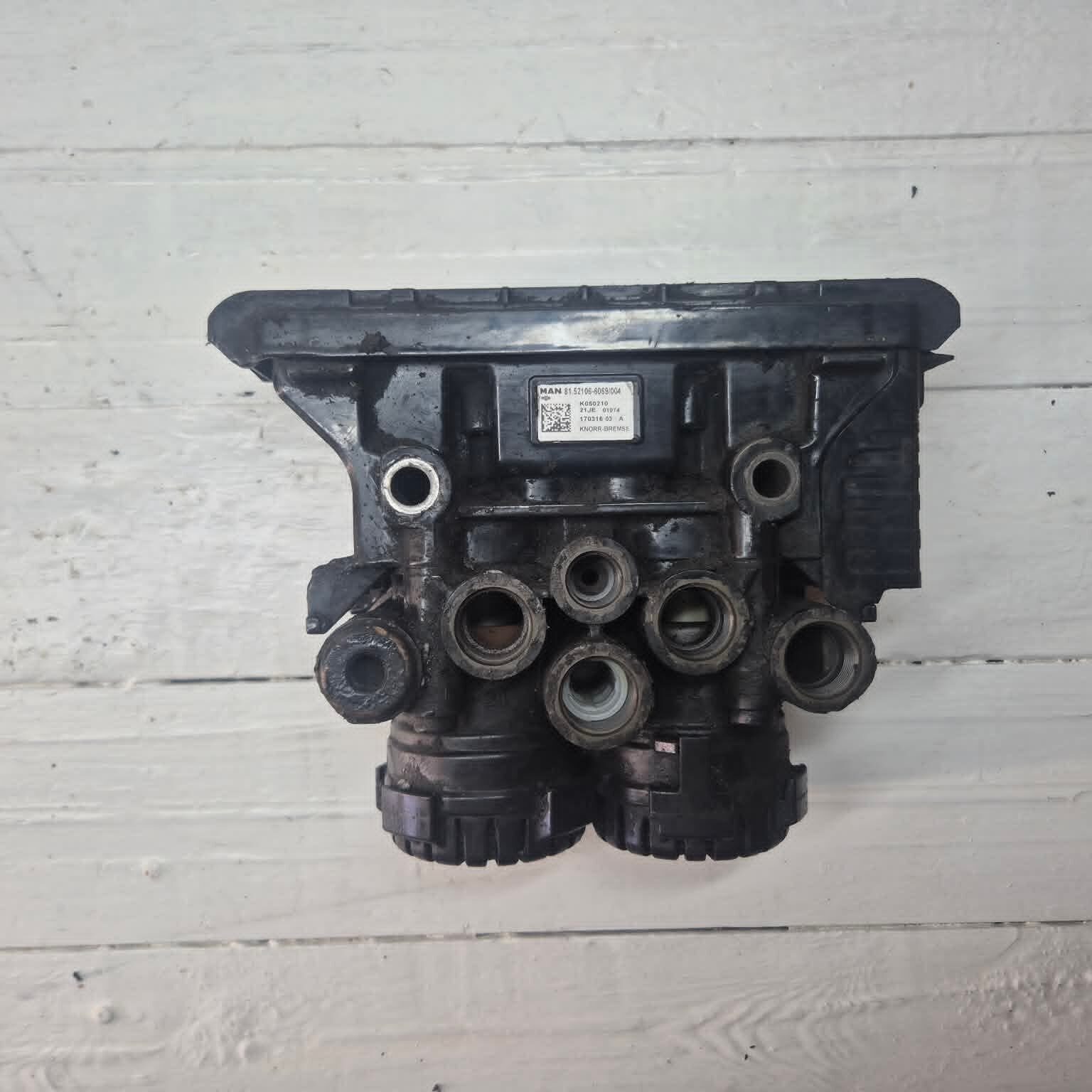 man tgx euro 6 rear axle ebs modulator