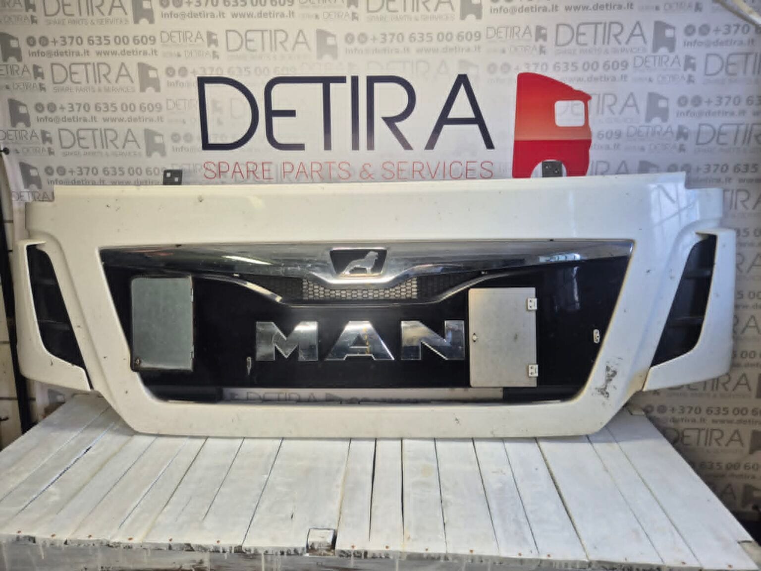 man tgx front service door