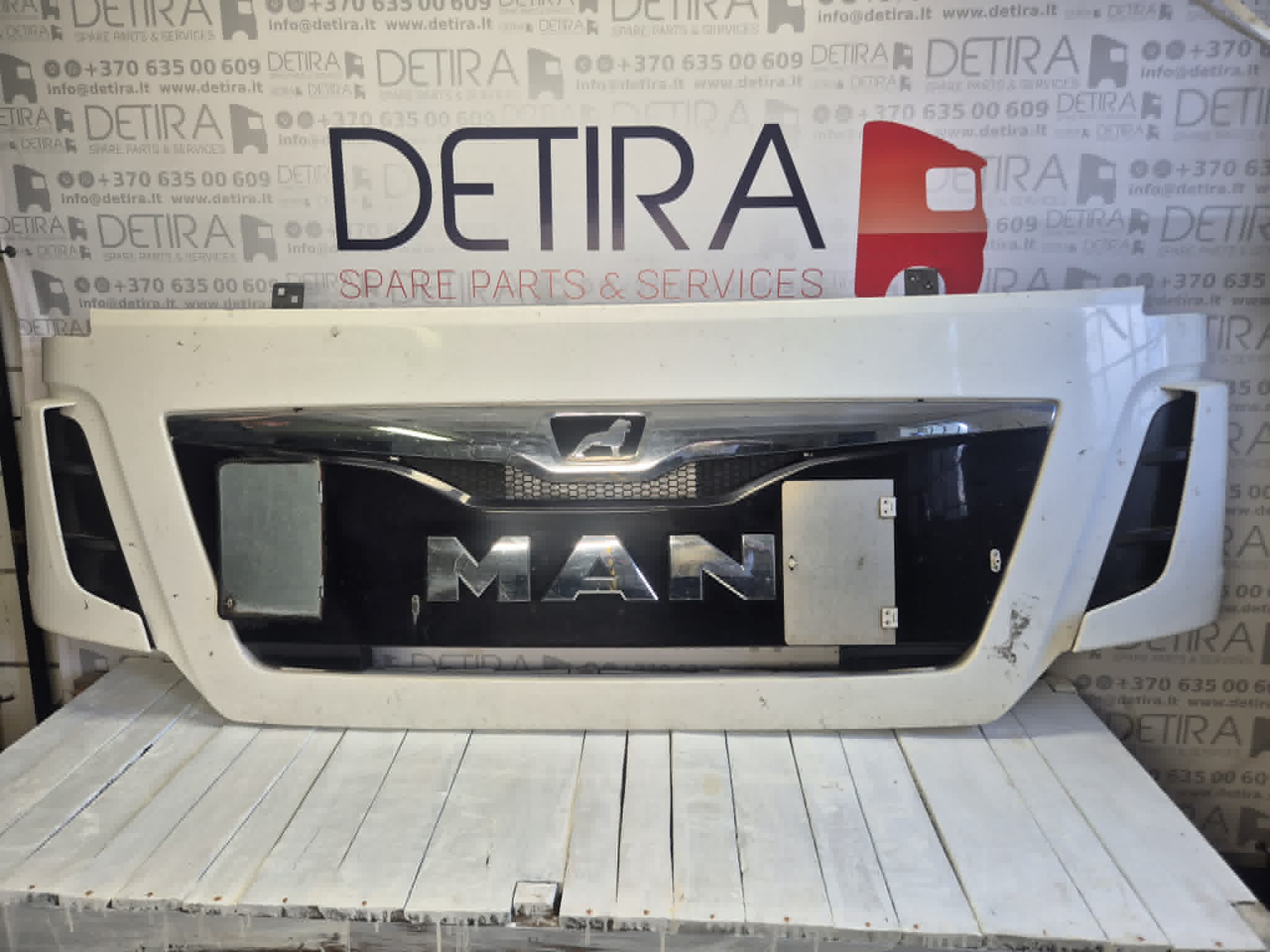 man-tgx-euro6-front-service-door-01-81611106095-01 man tgx front service door