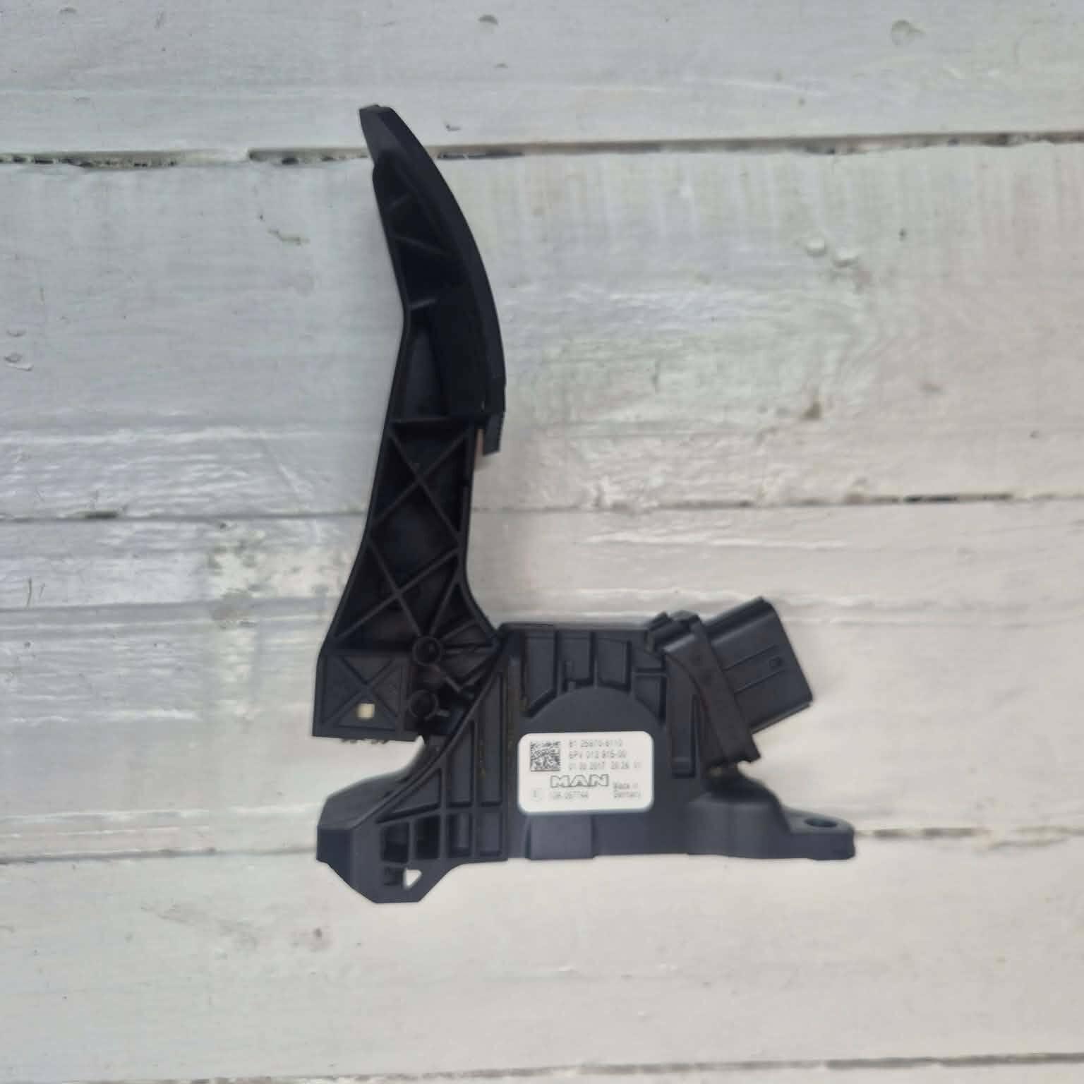 MAN TGX ACCELRATOR PEDAL