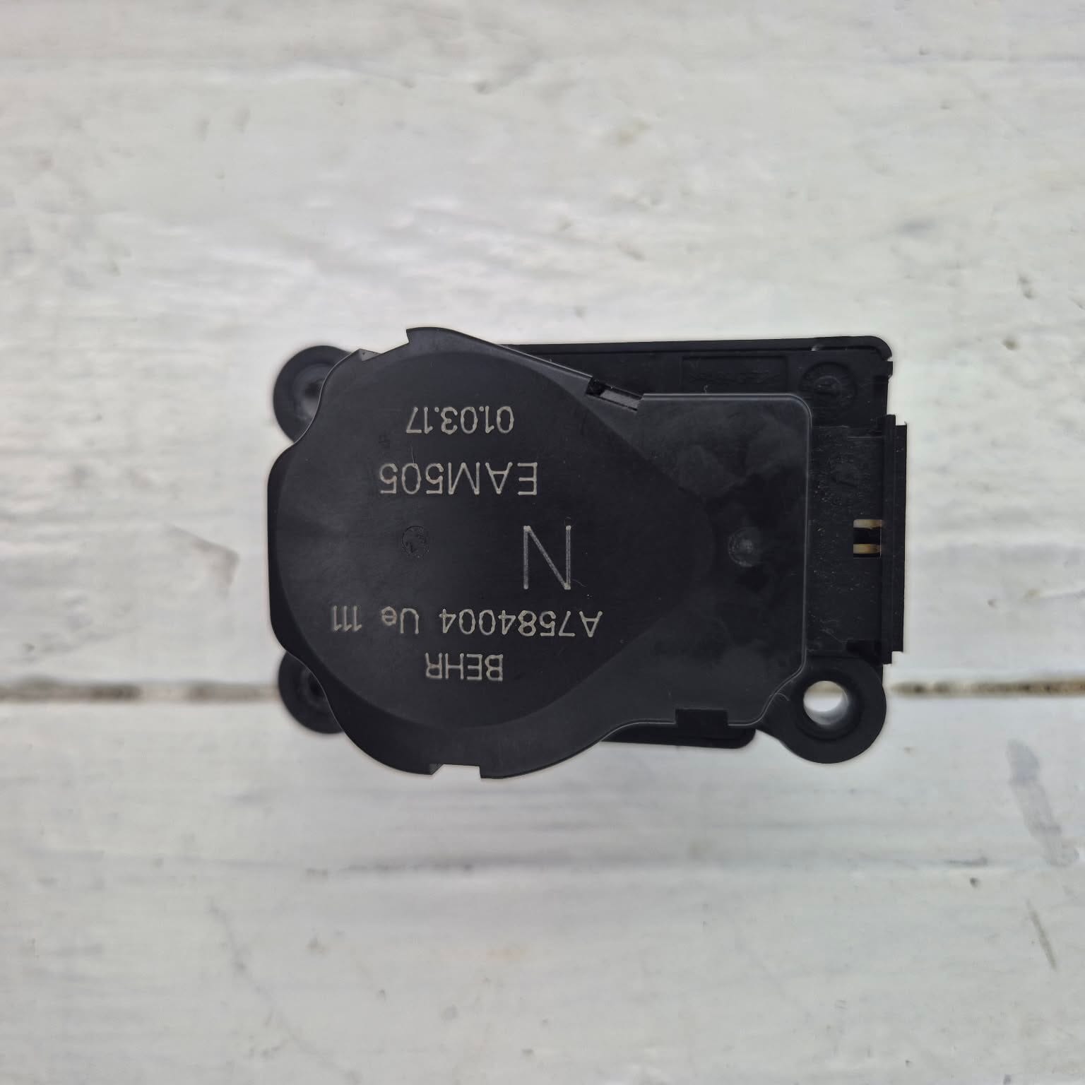 MAN HEATER ACTUATOR 81286016142 03 rotated |