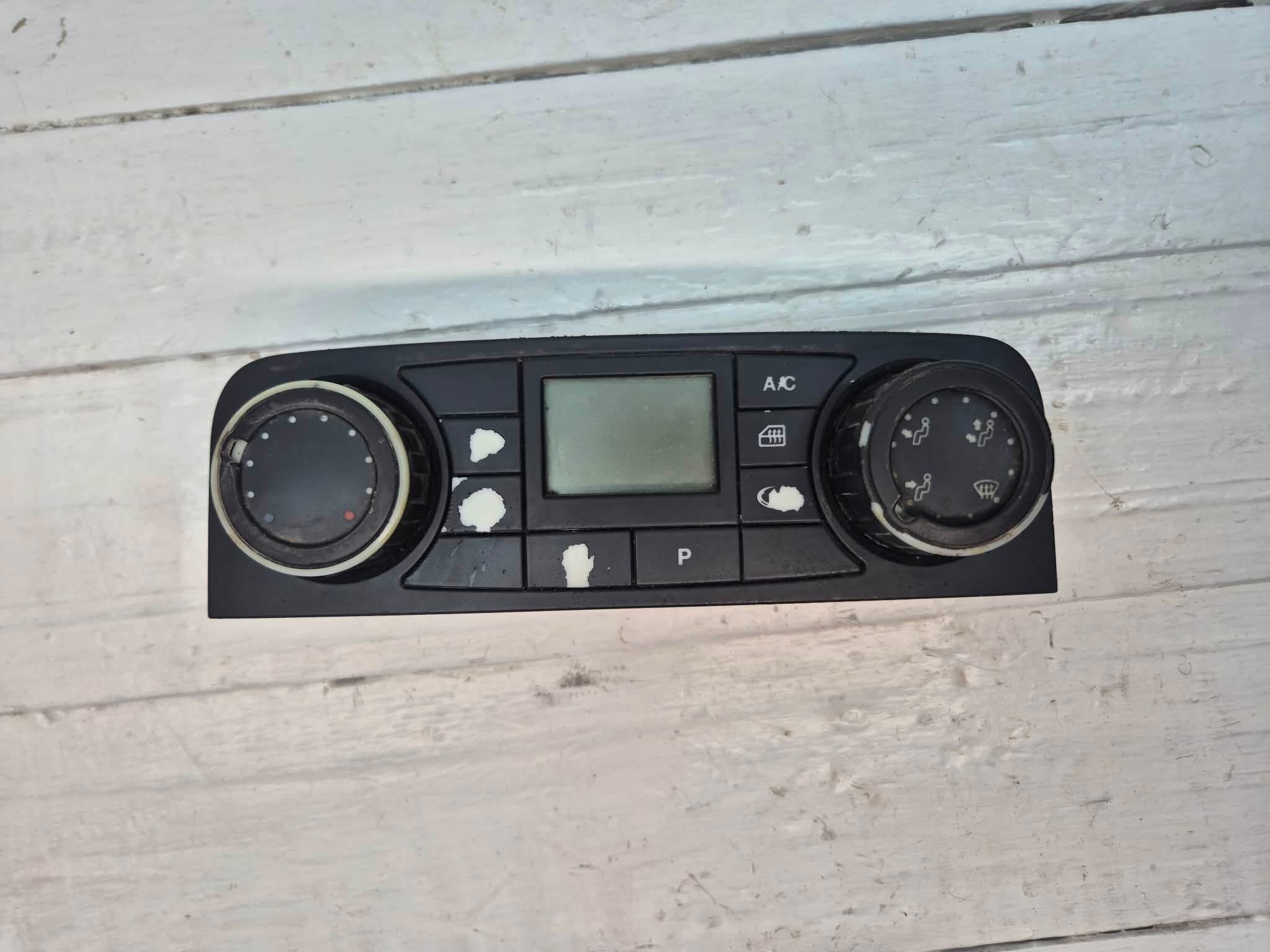 MAN-TGX-AC-CONTROL-SWITCH-81619906095-01 MAN TGX EURO 6 AC CONTROL 81619906095