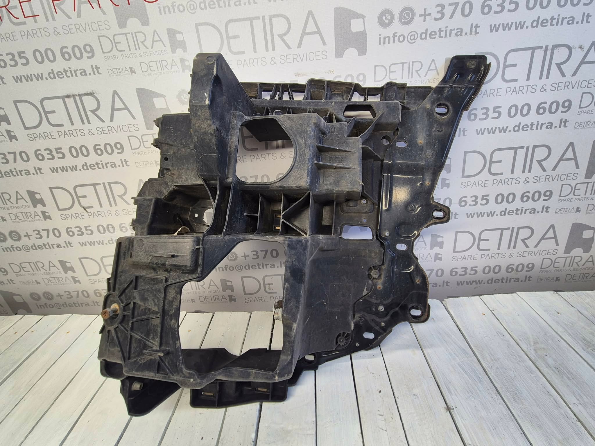 MAN-TGX-HEADLAMP-CARRIER-RIGHT-81416106968-01 MAN TGX HERADLAMP CARRIER