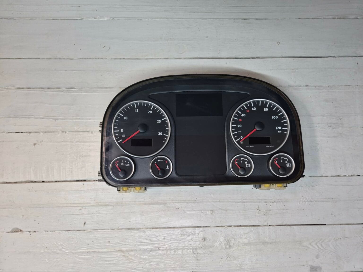 INSTRUMENT CLUSTER
