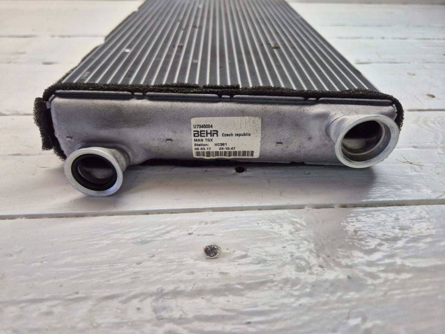 MAN CAB HEAT EXCHANGER BEHR HC381