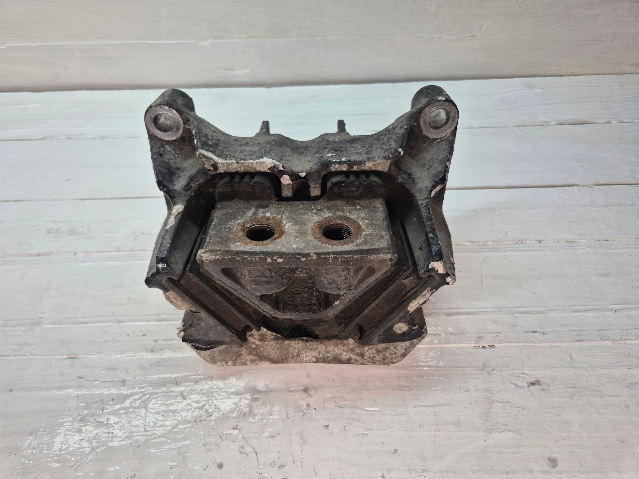man-FRONT-engine-bracket-81415066467-01 ENGINE MOUNTING REAR BRACKET 81415066467