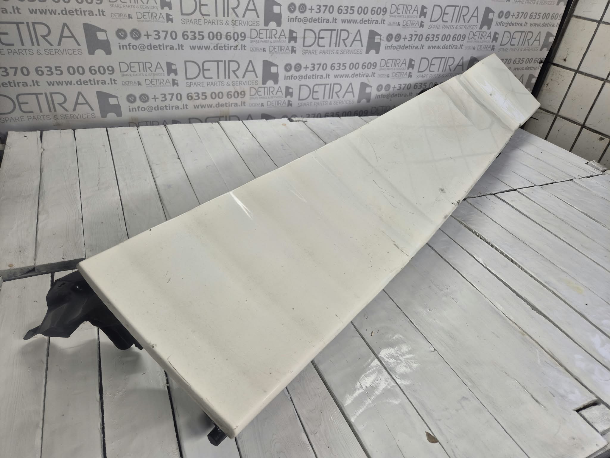man-tgx-xlx-spoiler-81629100144-01 XLX SPOILER RH, 81629100144